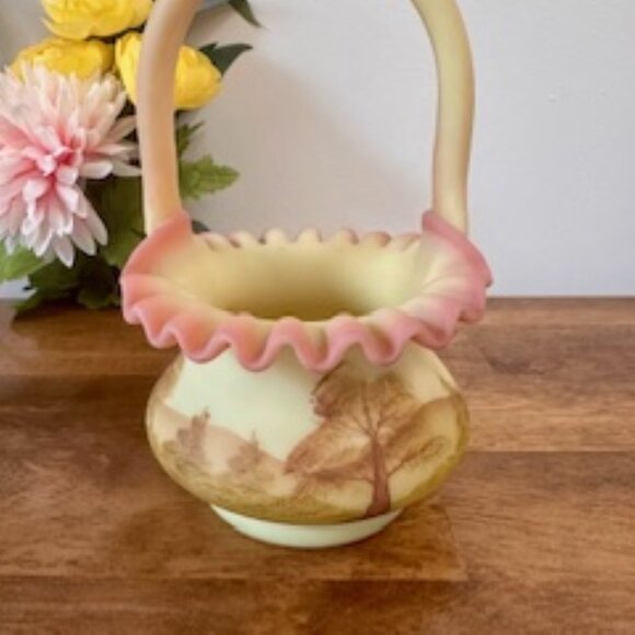 Fenton Burmese Glass‎ Basket Hand-Painted Signed Kay Davis Ruffled Rim Vintage - Picture 3 of 9